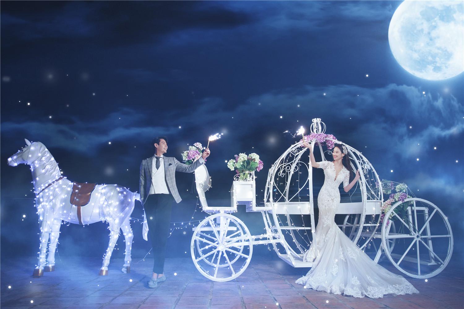 月亮道具的婚纱照_内景婚纱照月亮图片大全_婚纱照月亮夜景
