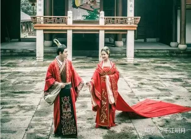夫妻吵架对外人说_夫妻矛盾外人说要离婚_夫妻矛盾不跟外人说