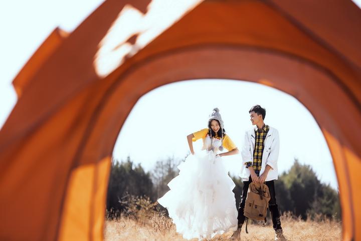 拍婚纱照用什么镜框_婚纱里面放镜子_镜子个性婚纱照怎么拍好看